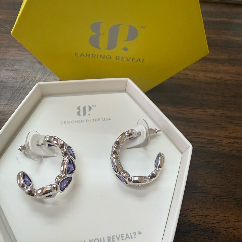 OG earrings - Picture 2 of 3